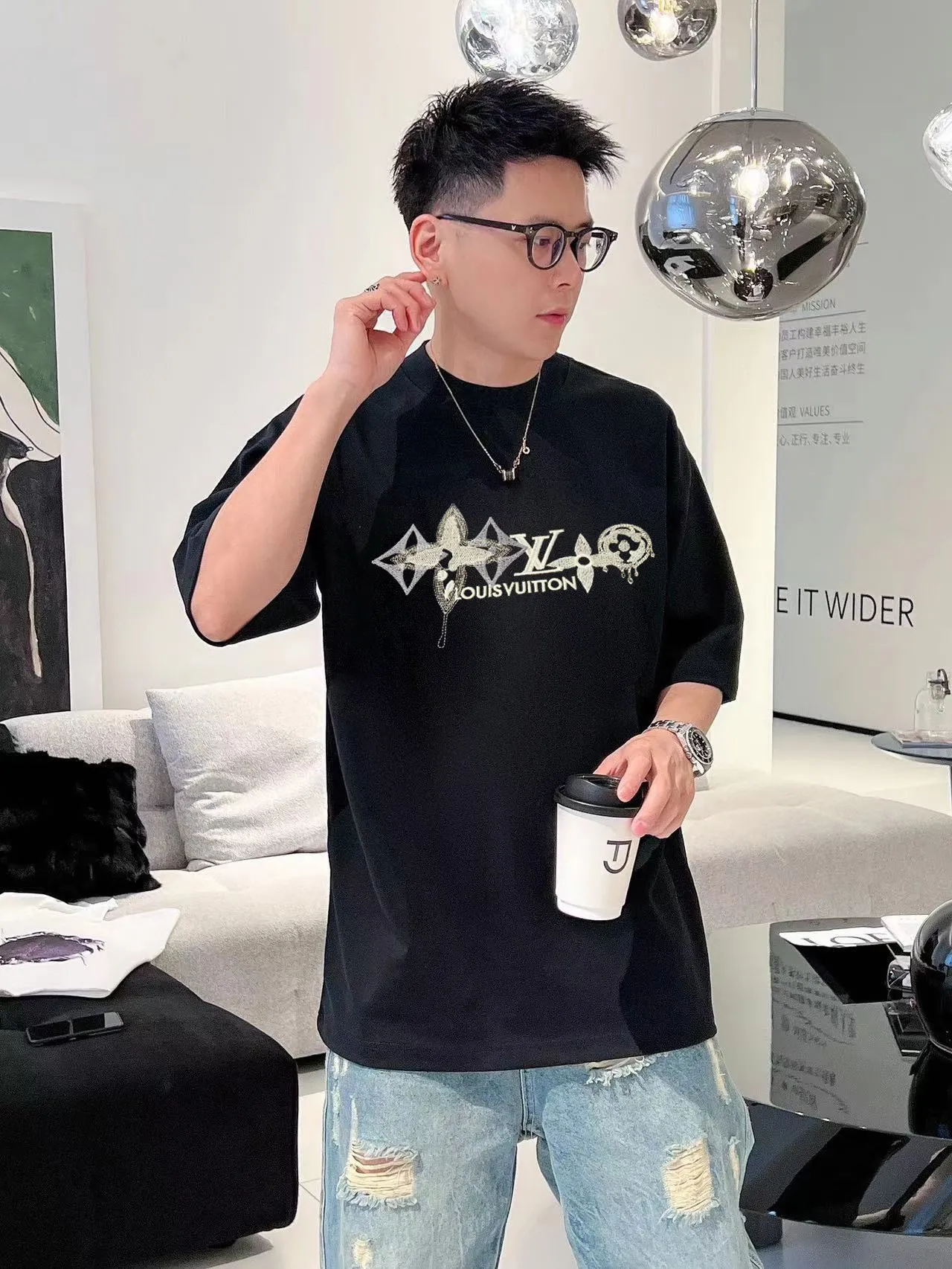 Louis Vuitton/ logo